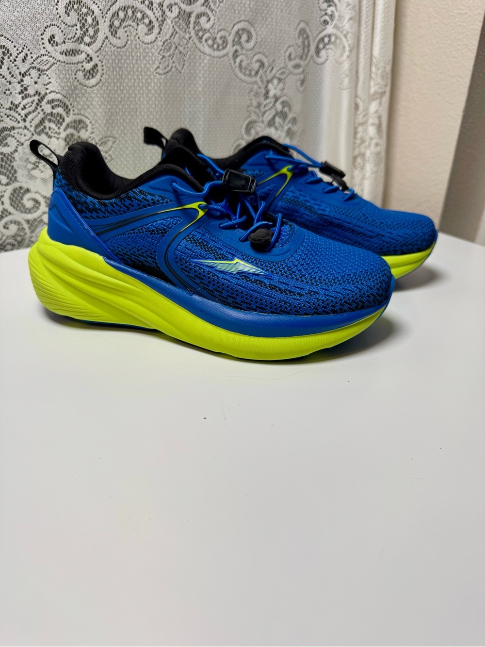 NWOT Avia Youth Size 2 Blue Neon Lime Max Cushion Running Shoes, Sneakers